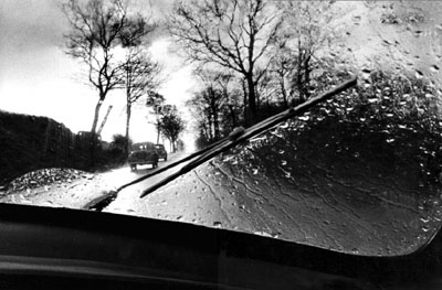 Autofahrt bei Regen, 1955